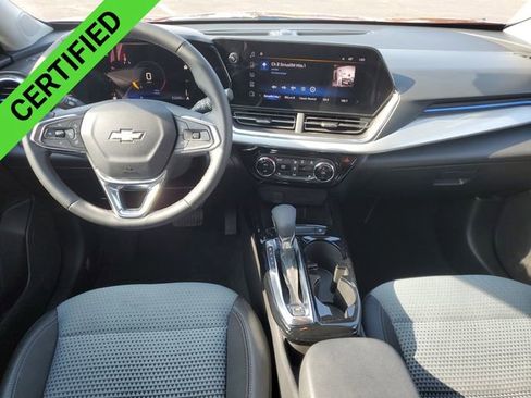 Used 2025 Chevrolet Trax LT w/ LT Convenience Package image 20