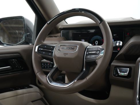 Used 2025 GMC Yukon XL Denali w/ Denali Reserve Package AWD/4WD image 17