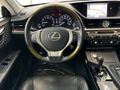 Used 2014 Lexus ES 350 w/ Luxury Package FWD image 28