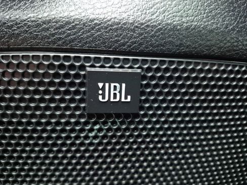 Used 2017 Toyota Tacoma TRD Sport image 16