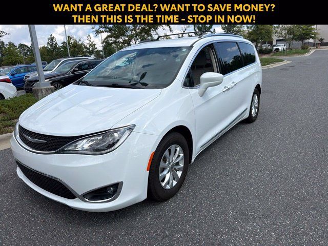 Used 2018 Chrysler Pacifica Touring-L FWD image 1