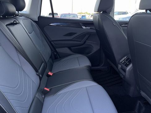 New 2025 Volkswagen Tiguan SE image 29