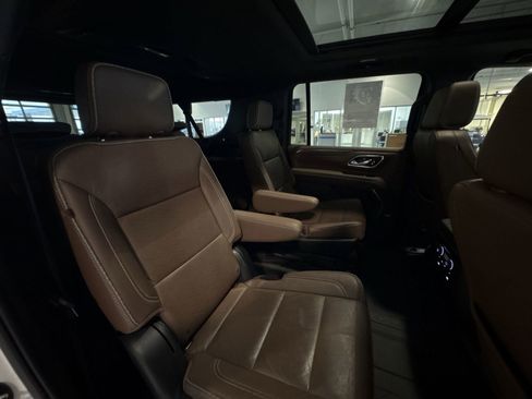Used 2023 Chevrolet Suburban High Country image 28
