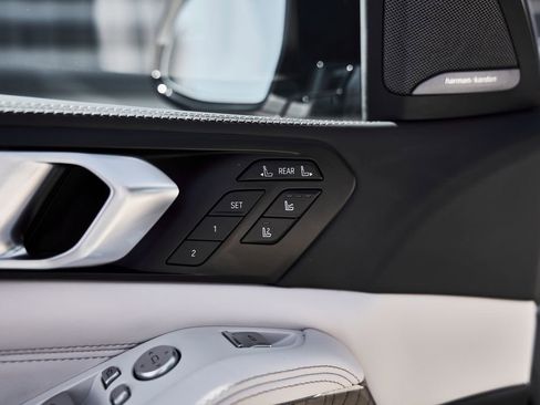 Used 2023 BMW ALPINA XB7 AWD/4WD image 37