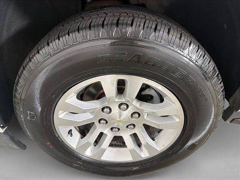 Used 2019 Chevrolet Suburban LT RWD image 12