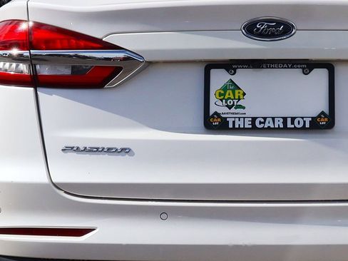 Used 2019 Ford Fusion SE image 19