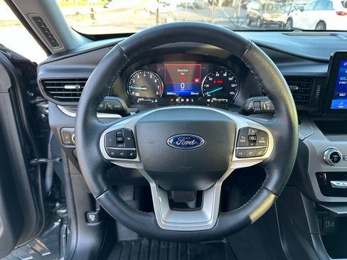 Used 2022 Ford Explorer XLT image 20
