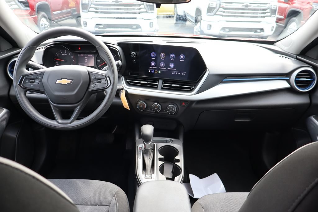 Used 2024 Chevrolet Trax LS w/ LS Convenience Package FWD image 17