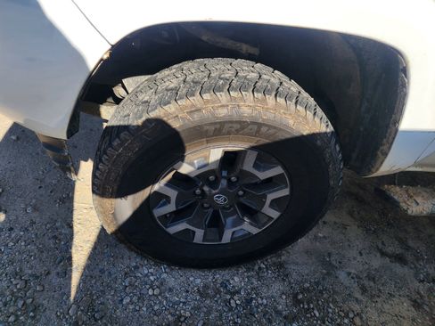 Used 2022 Toyota Tacoma SR image 5