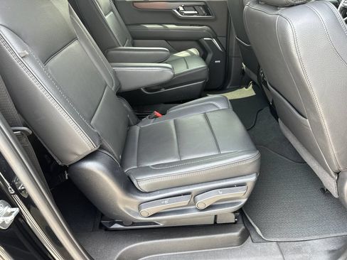 Used 2025 GMC Yukon XL Denali AWD/4WD image 15