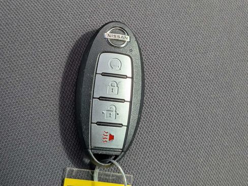 Used 2022 Nissan Titan SV w/ SV Convenience Package RWD image 29