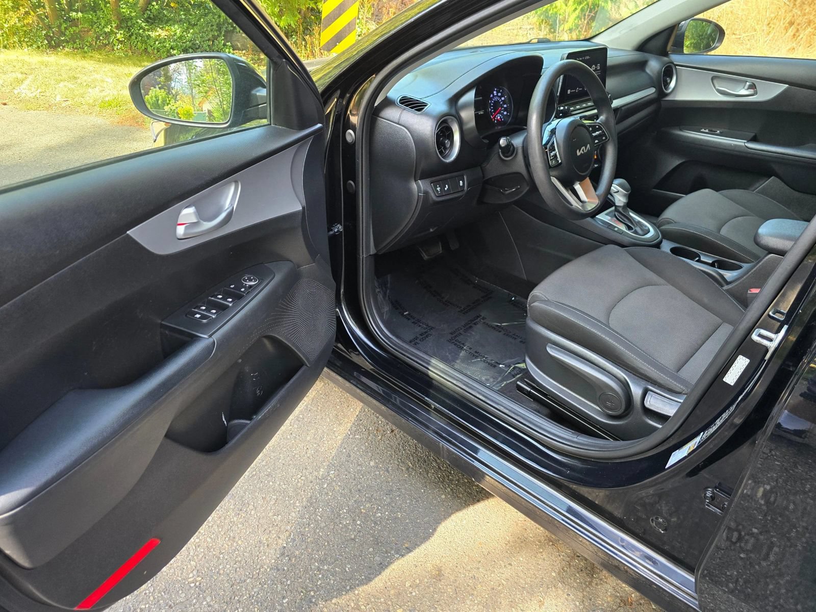 Used 2023 Kia Forte LXS w/ LXS Technology Package FWD image 18
