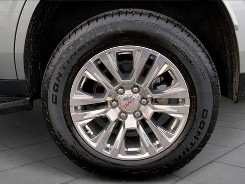 Used 2024 GMC Yukon Denali w/ Advanced Technology Package image 10
