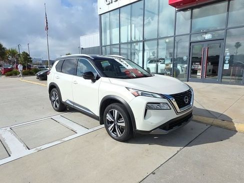 Used 2023 Nissan Rogue SL w/ SL Premium Package image 2