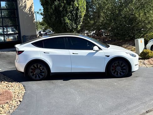 Used 2021 Tesla Model Y Performance AWD/4WD image 2
