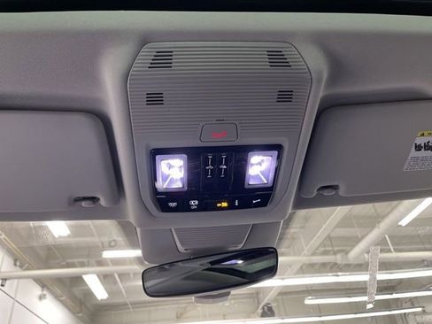 New 2026 Volkswagen Tiguan SE image 23