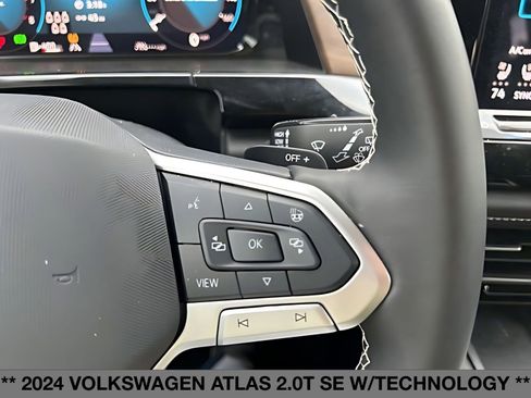 Used 2024 Volkswagen Atlas SE image 23