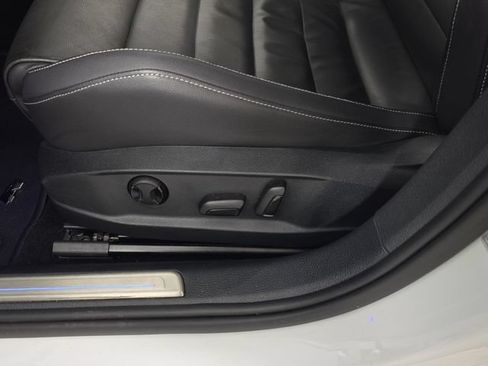 Used 2016 Volkswagen Golf 4-Door AWD/4WD image 17
