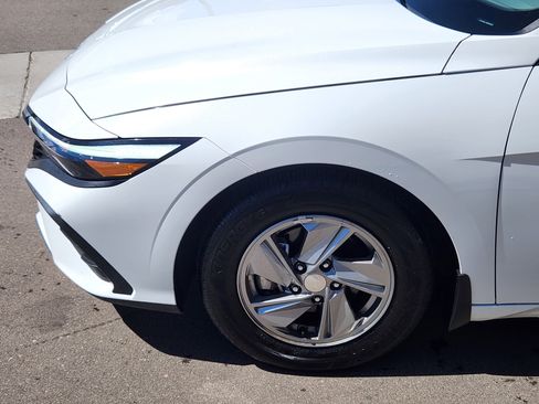 Certified 2024 Hyundai Elantra SE image 8