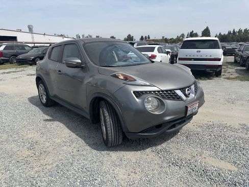 Used 2015 Nissan Juke S image 3