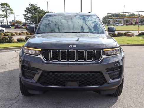 New 2025 Jeep Grand Cherokee Laredo w/ Luxury Tech Group I image 3
