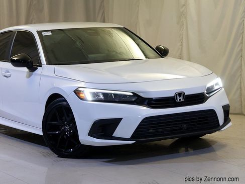 Used 2023 Honda Civic Sport image 2