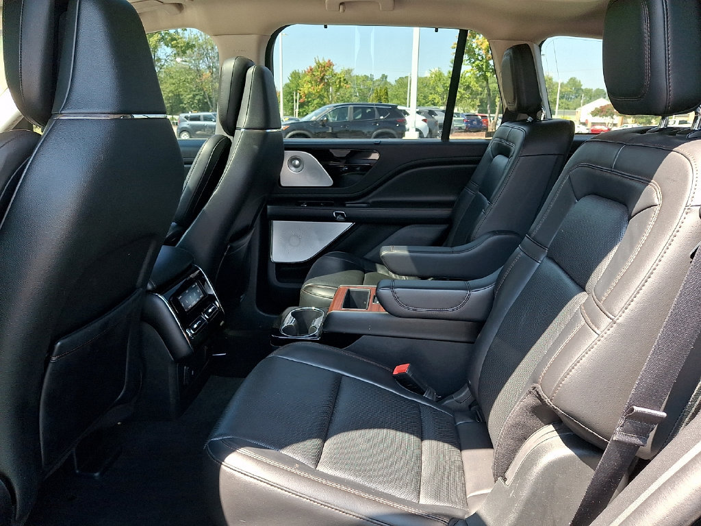 Used 2023 Lincoln Aviator Reserve w/ Equipment Group 201A AWD/4WD image 10