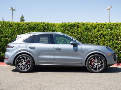 New 2026 Porsche Cayenne S AWD/4WD image 8