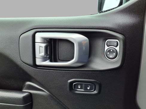 Used 2022 Jeep Wrangler Unlimited Sport AWD/4WD image 19