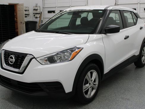 Used 2020 Nissan Kicks S FWD image 3
