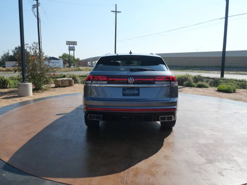 Used 2024 Volkswagen Atlas Cross Sport SEL R-Line image 3