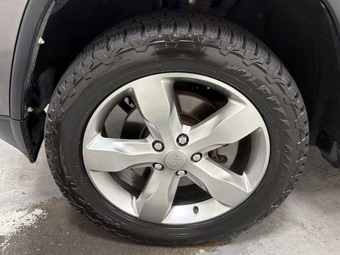 Used 2013 Jeep Grand Cherokee Overland AWD/4WD image 10