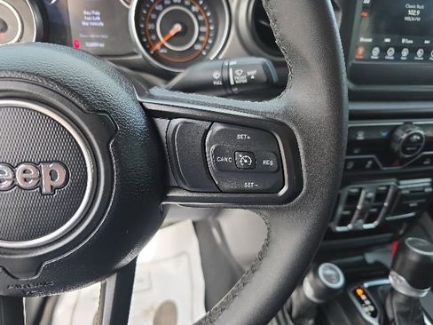 Used 2023 Jeep Gladiator Sport AWD/4WD image 25