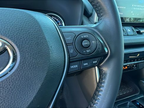 Used 2022 Toyota RAV4 Limited image 28