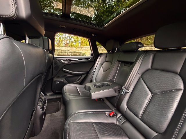 Used 2023 Porsche Macan AWD/4WD image 37