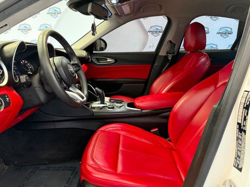 Used 2021 Alfa Romeo Giulia Sprint w/ Cold Weather Package AWD/4WD image 16