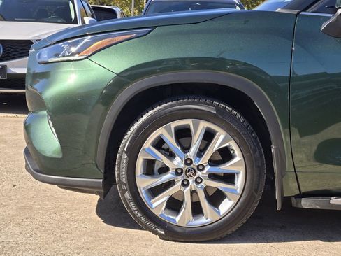 Used 2023 Toyota Highlander Limited image 11