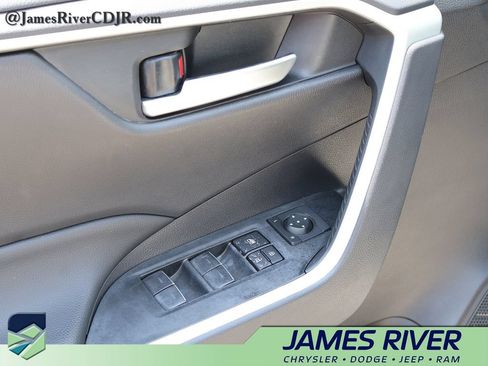 Used 2025 Toyota RAV4 XLE AWD/4WD image 20