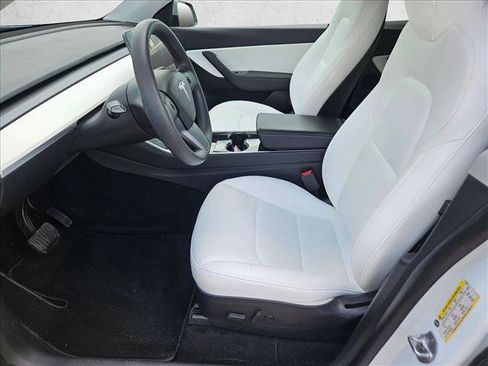 Used 2020 Tesla Model Y Long Range image 12