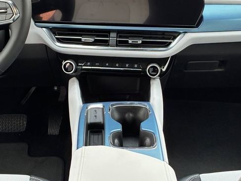 New 2026 Chevrolet Equinox EV LT image 20