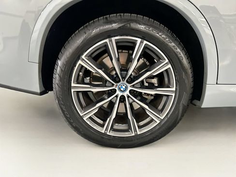 Used 2024 BMW X5 xDrive50e w/ M Sport Package AWD/4WD image 32