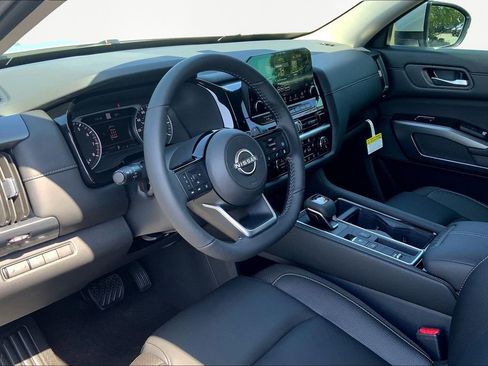 New 2025 Nissan Pathfinder SL image 8