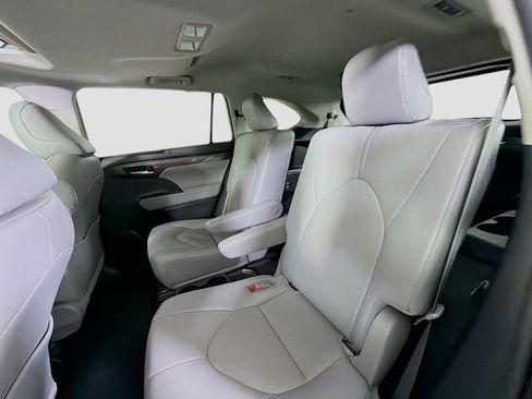 Used 2023 Toyota Highlander Limited image 26