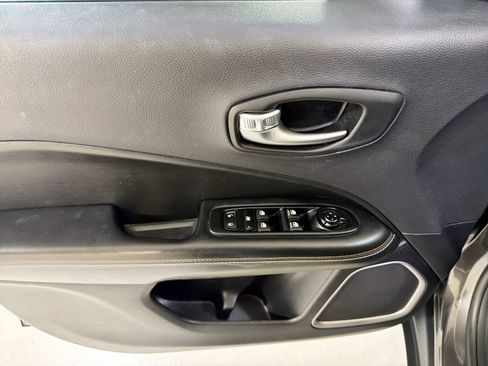 Used 2018 Jeep Compass Sport image 12