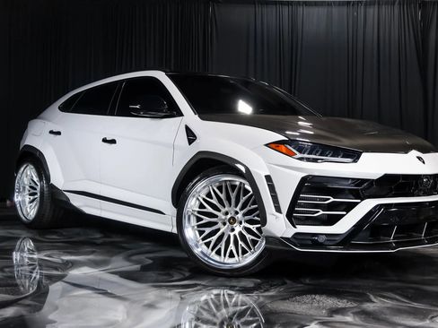 Used 2019 Lamborghini Urus AWD/4WD image 32