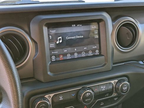 Used 2022 Jeep Wrangler Unlimited Sport image 16