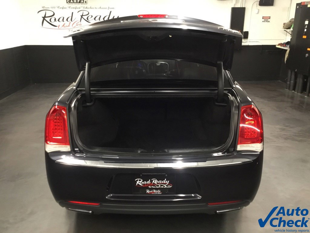 Used 2017 Chrysler 300 C AWD/4WD image 12