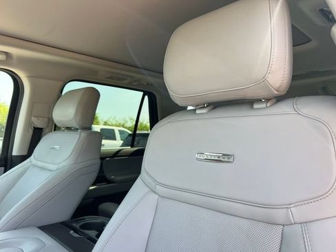Used 2025 Ford Expedition Platinum AWD/4WD image 13