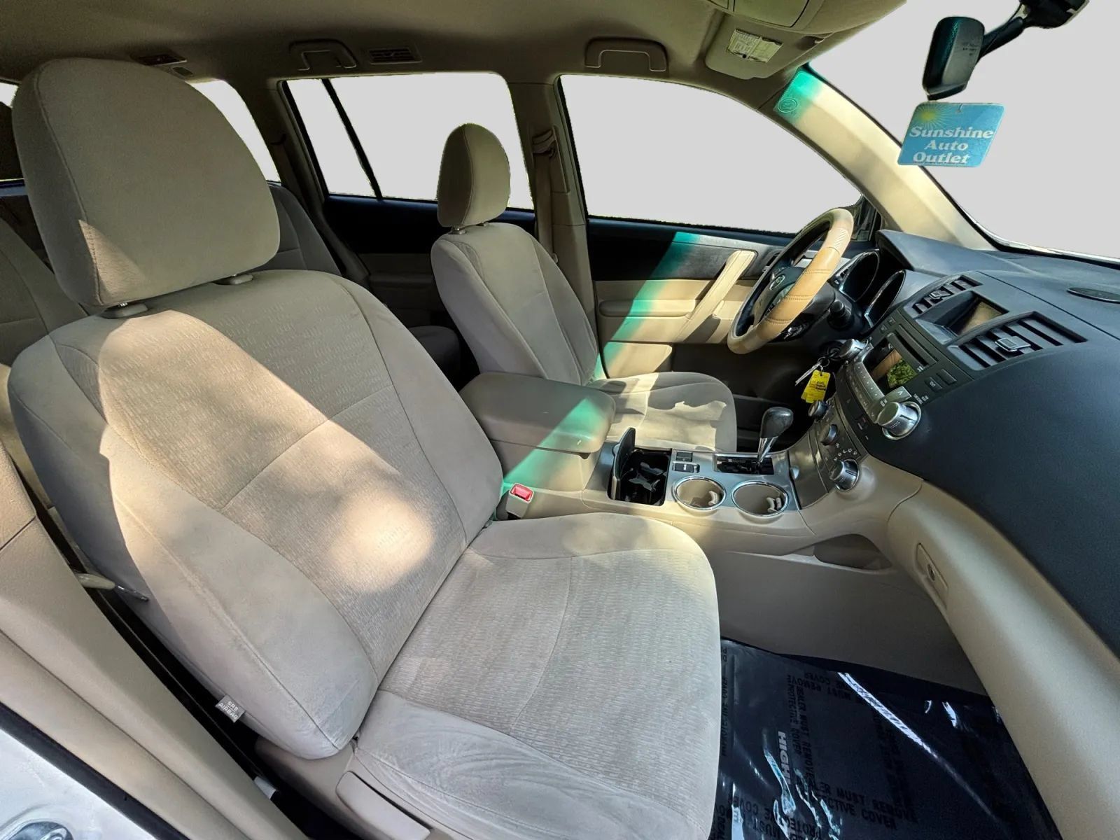 Used 2012 Toyota Highlander FWD w/ Tech Pkg image 15