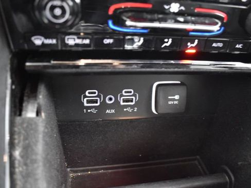 Used 2023 Jeep Grand Cherokee Limited image 19